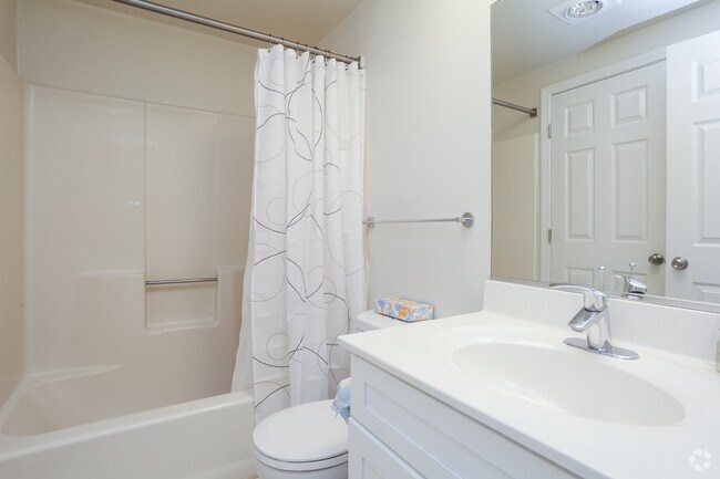 Bathroom - 2BR, 1BA - 926SF