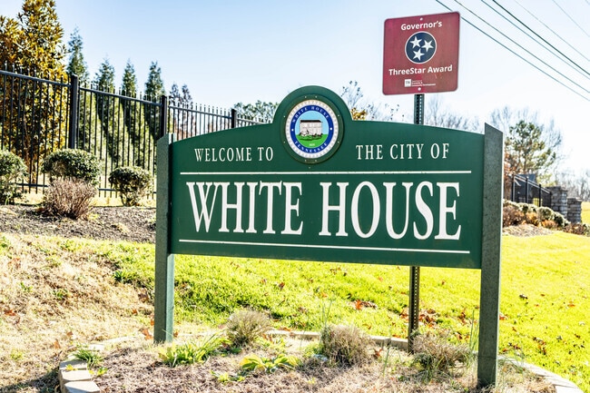 Downtown Nashville is about 26 miles south via I-65 from White House.