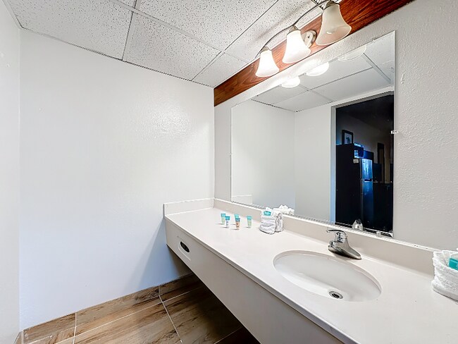 910 Suemac Rd unit King Room, Jacksonville, FL 32254 - photo 2