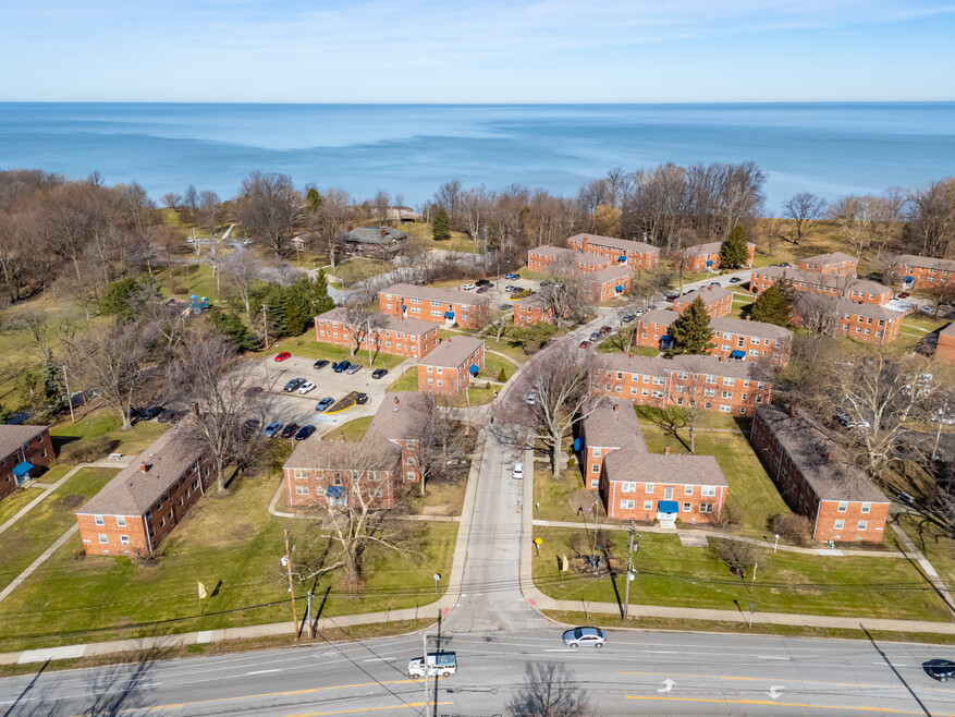 The Lakeside Apartments