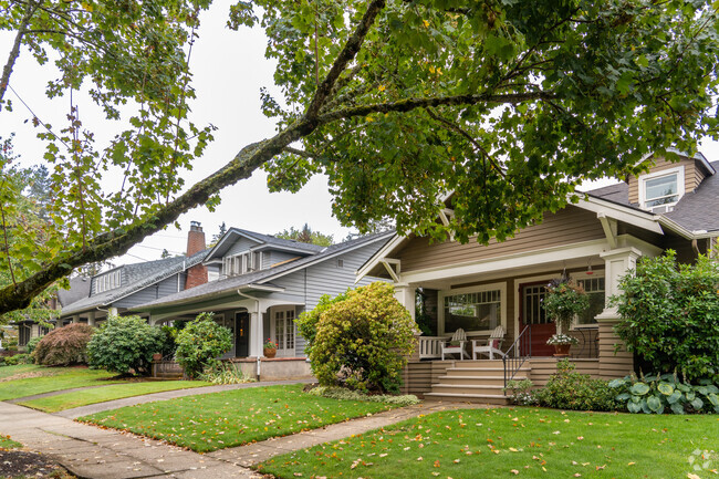 The homes Alameda neighborhood have well maintained yards.
