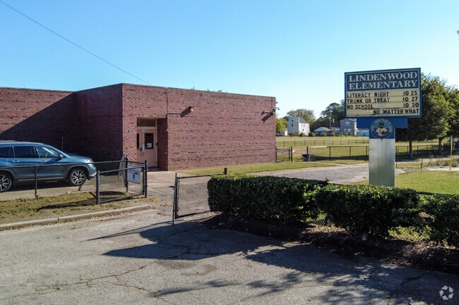 Lindenwood Elementary School has a student-teacher ratio of 14-1.