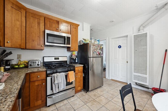 6 Foster St unit 5A, Boston, MA 02109 - photo 4