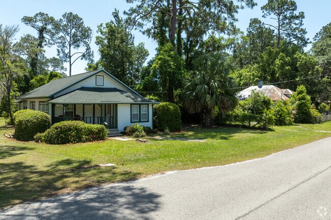The homes in Olustee are a mix of old and new and from brick to wood.