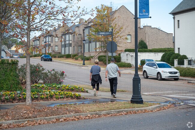 Residents enjoy ample space for walking throughout the neighborhood.