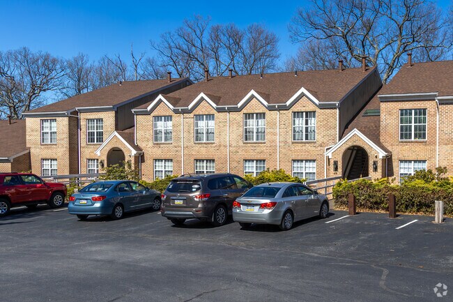 You can find many newer condos in Flying Hills on quiet neighborhood streets.