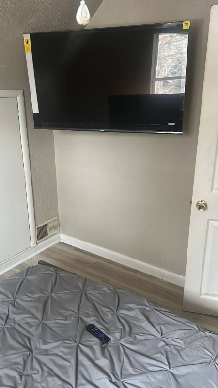 58 Dakota St unit Apartment 2, Pontiac, MI 48341 - photo 3