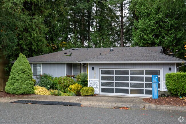 Modern ranch-style homes are often found in Viewpoint.