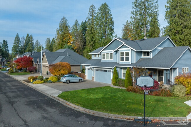 Contemporary homes line SE Robhil Dr in Oatfield.