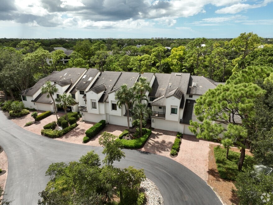 27100 Oakwood Lake Dr, Bonita Springs, FL 34134 - photo 2