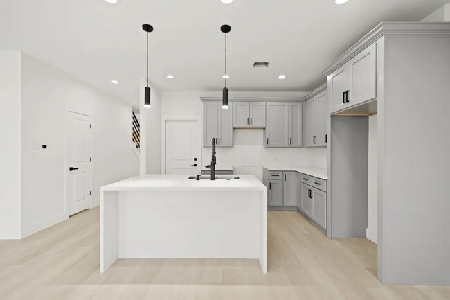 8131 Woodward St unit B, Houston, TX 77051 - photo 4