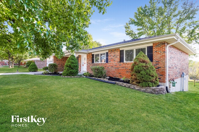 3105 Hawk Dr, Saint Charles, MO 63301 - photo 2