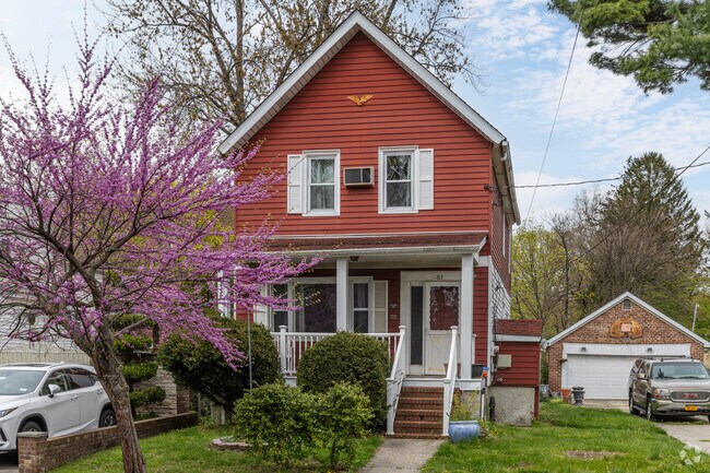 A detached single-family home in Dongan Hills.