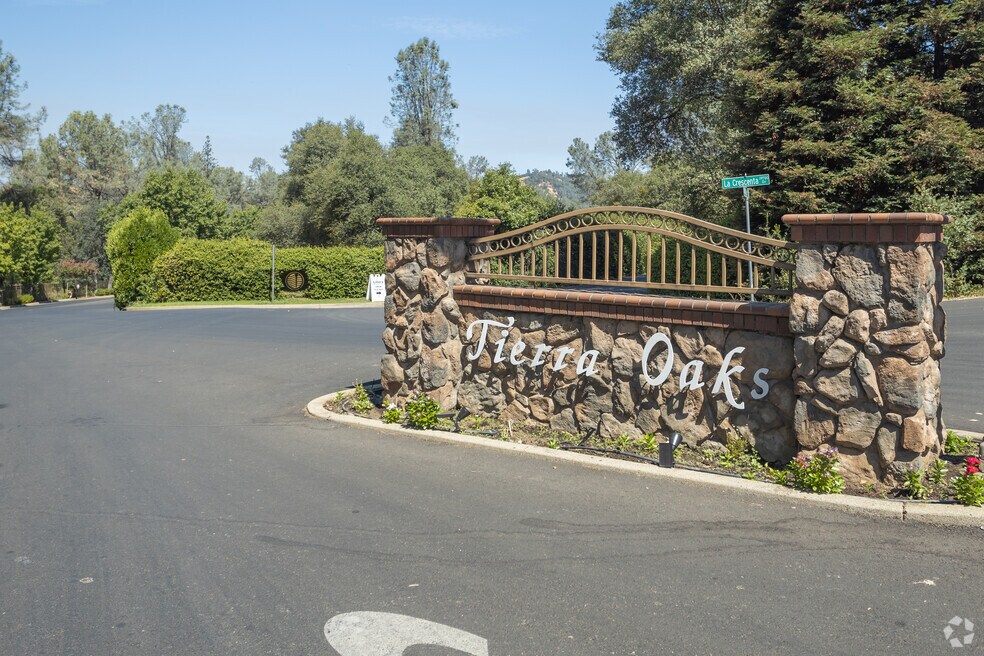 Tierra Oaks
