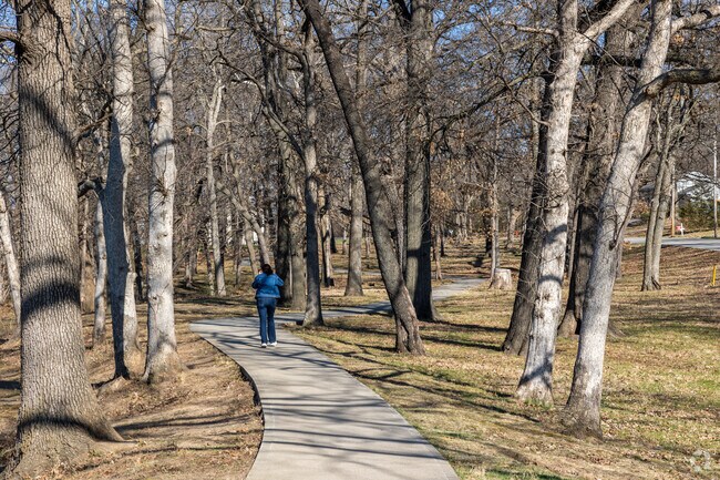 There are trails that run through the Lakewood Greenway at the southwest corner of Glenhaven.