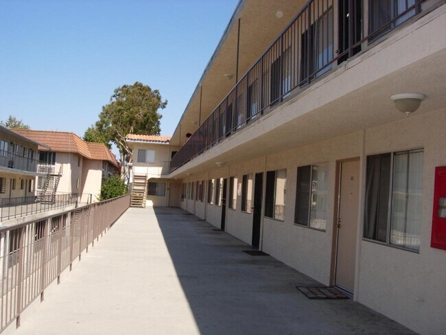 El Romano, Hawthorne, CA 90250 - photo 3