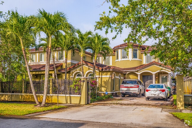 Spanish-revival homes in Tamiami often have brightly painted exteriors.