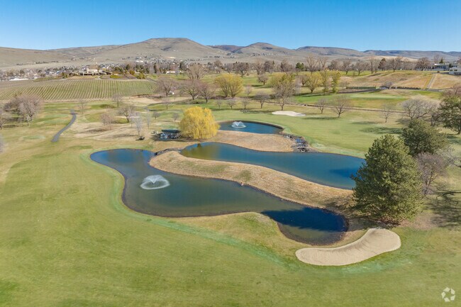 The Yakima Country Club offers a beautiful 117 acre golf course in Terrace Heights.