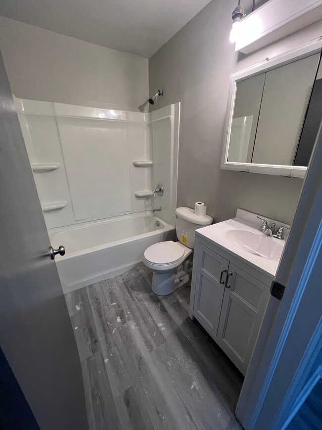 741 Banghart St, Lansing, MI 48906 - photo 5