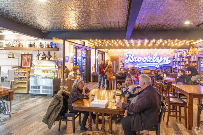 Cake Chef's Coffee&Collectibles Coffee Shop.