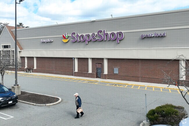 Stop & Shop is the primary supermarket near Salem Willows.