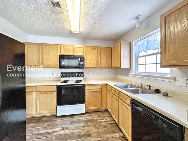 204 Cottonwood Creek Cir, Canton, GA 30114 - photo 2