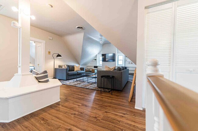 351 Thrall St unit ID1234535P, Cincinnati, OH 45220 - photo 2