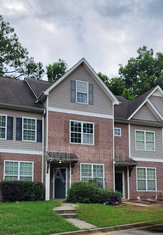 4672 Ernest Dr, Forest Park, GA 30297