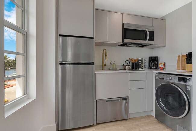 4025 Indian Creek Dr unit ID1272091P, Miami Beach, FL 33140 - photo 3