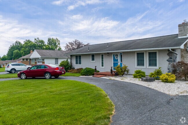 Single family homes are abundant in Rheems.