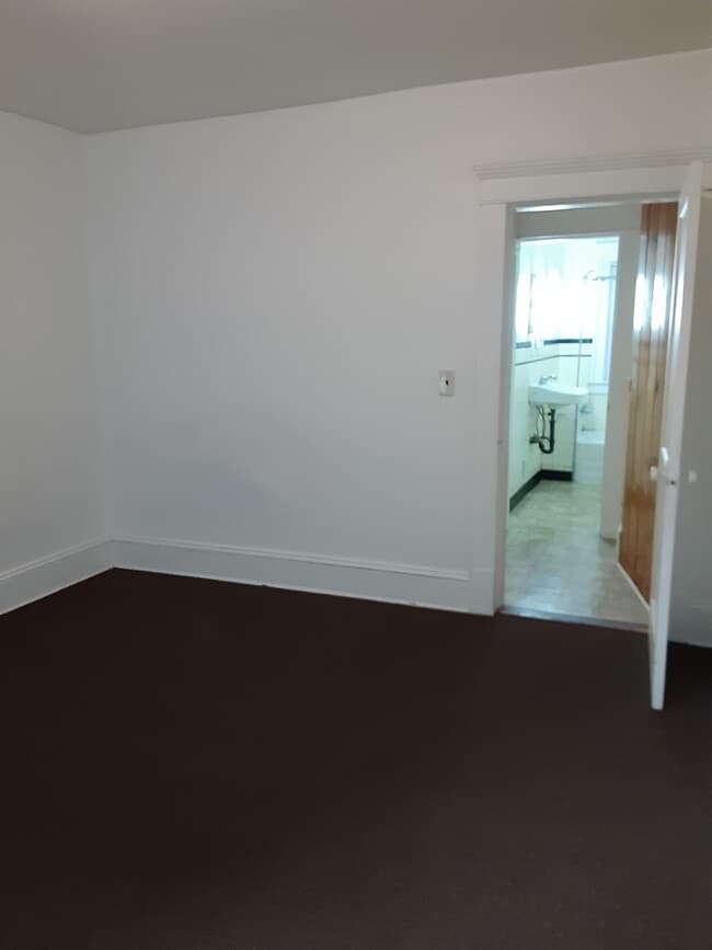 83 Main St unit 83MainSt.Apt.2-E, Westfield, MA 01085 - photo 6