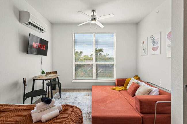 596 W 9th St unit ID1335764P, Dallas, TX 75208 - photo 5