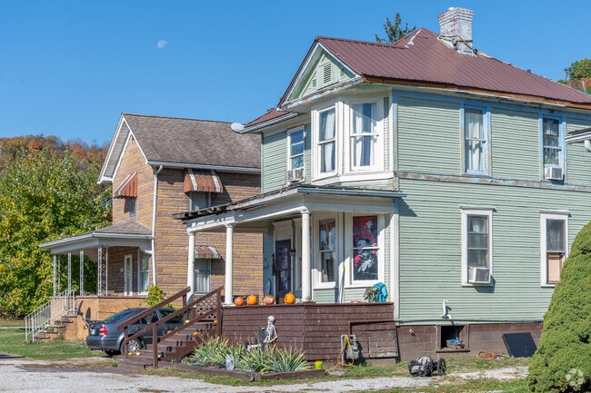 Homes in Lansing, Ohio were built as early as 1915.