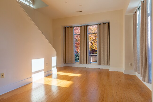 2133 Southend Dr unit 301, Charlotte, NC 28203 - photo 6