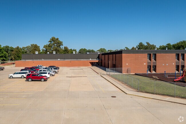 There are many activities for students to enjoy at Kingman Elementary School.