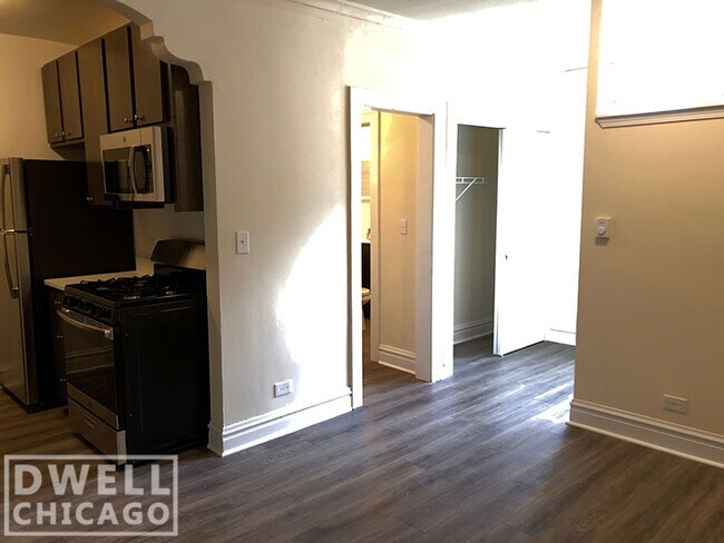 2934 W Palmer St unit 2, Chicago, IL 60647 - photo 5