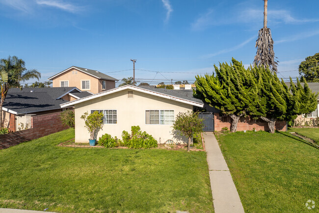 Ranch style homes are common around the Bartolo Square South area.