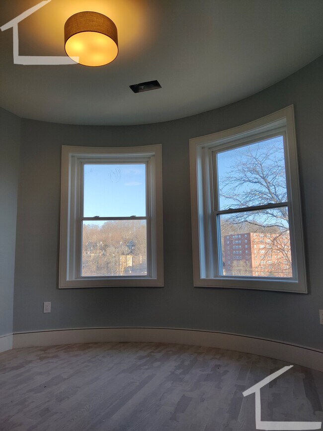 9 University Rd unit 3, Brookline, MA 02445 - photo 2