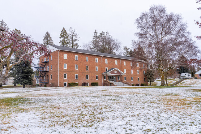The Upper Columbia Academy is located in a rural neighborhood.