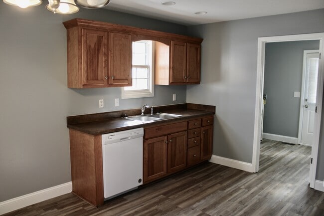 306 Chestnut Aly, Tullahoma, TN 37388 - photo 3