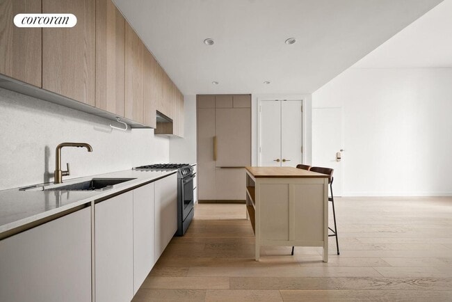 3 Ct Square W, Queens, NY 11101 - photo 3