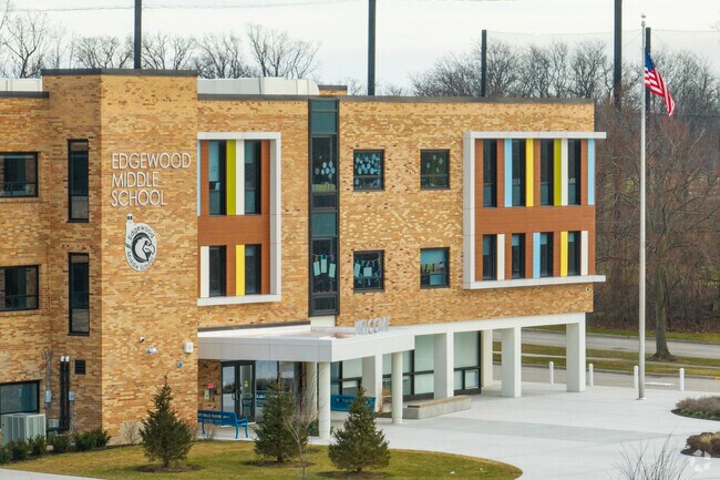 Welcome to Edgewood Middle School in Highland Park.