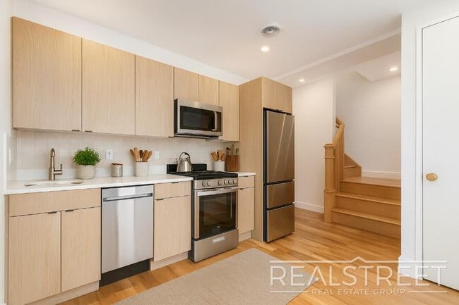 522 Eastern Pkwy, Brooklyn, NY 11225 - photo 3