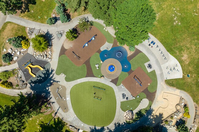 An Overview of The Beautiful Les Grove Park In  South Auburn.