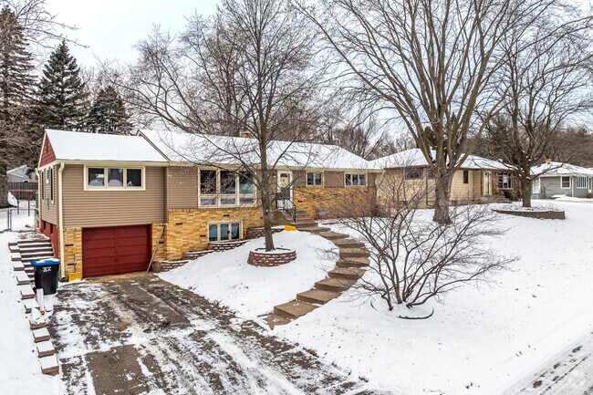 Some ramblers in Capital View offer tuck under garages.