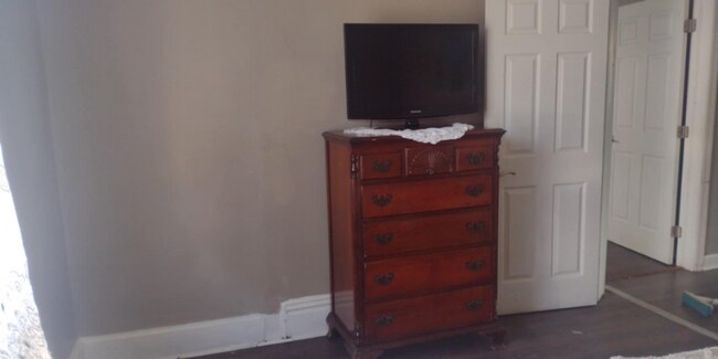 869 Kenneth Ave unit 2nd floor, New Kensington, PA 15068 - photo 6