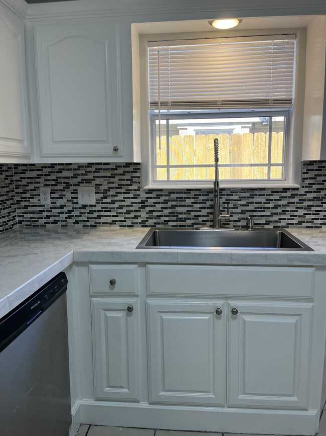 1900 W Douglas St unit 3, Pharr, TX 78577 - photo 2