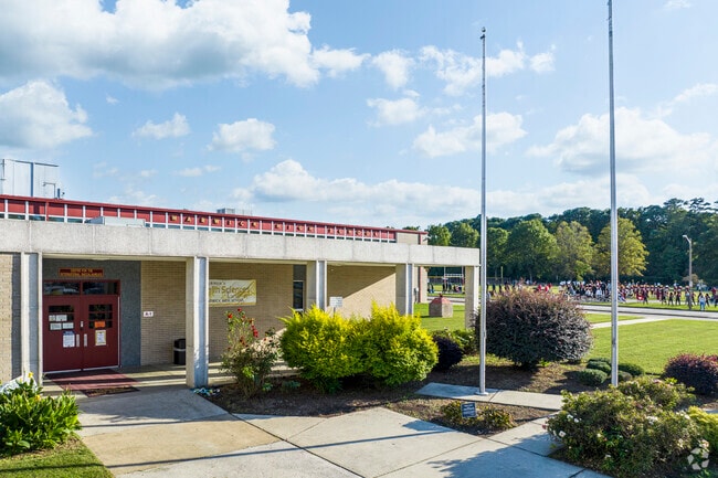 Warwick High School scores an overall C+ grade on Niche.