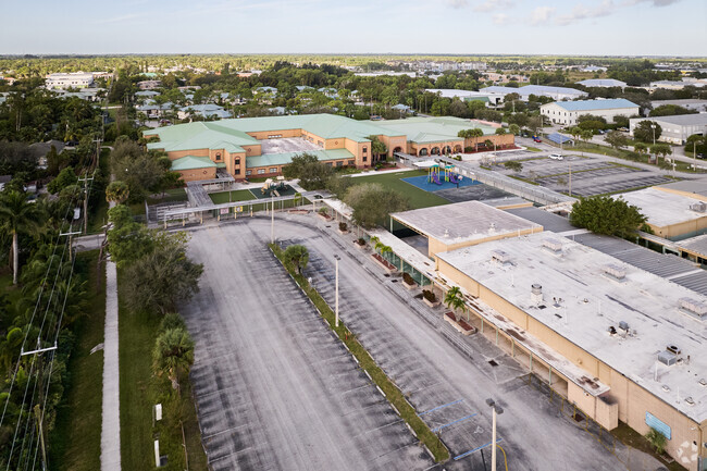 Port Salerno Elementary School has ample parking for staff and parents.