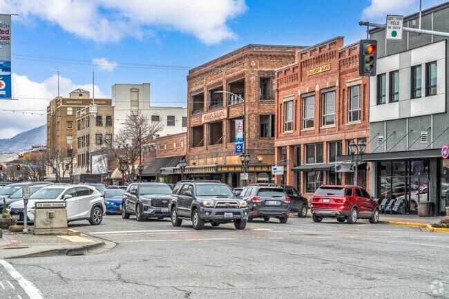 Wenatchee Avenue offers lots of great shops and restaurants to find great cuisine.